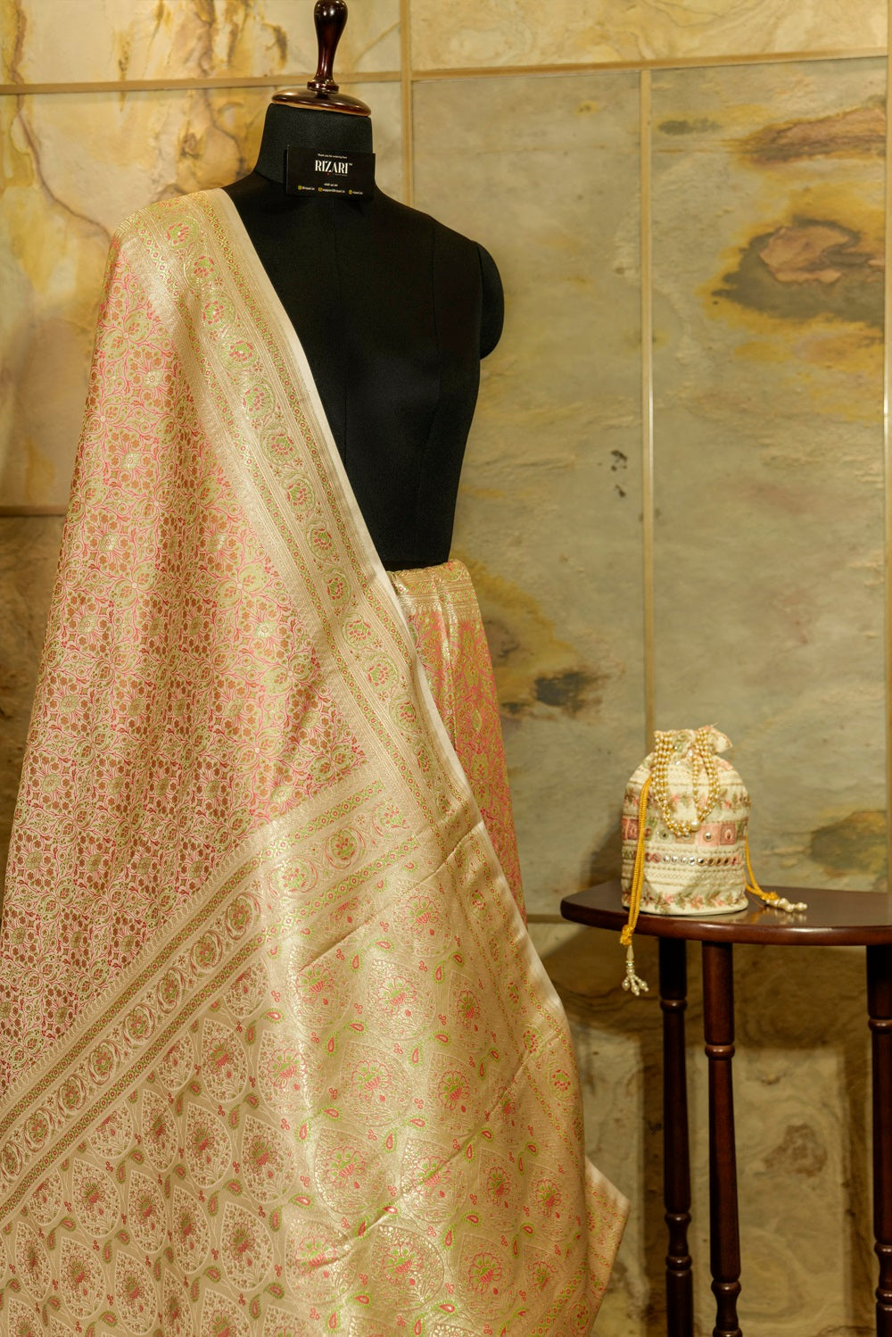 Off White Tanchoi Silk Saree in Dual Tones(off white and Pastel Pink)