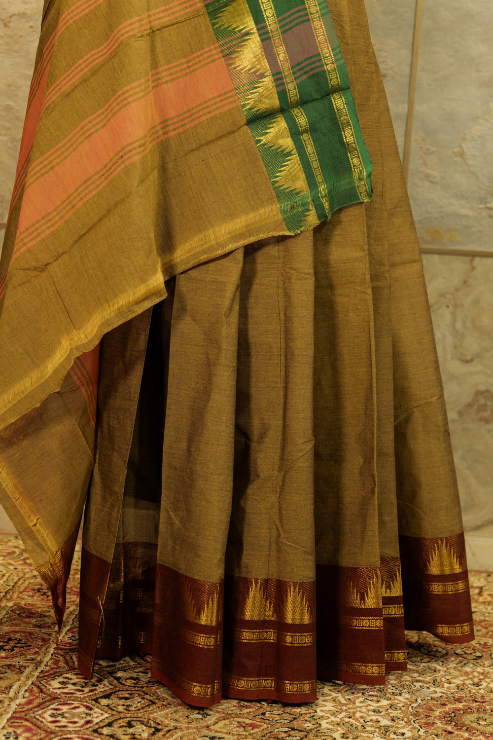 Dual tone Brown chettinad cotton saree with Ganga jamuna borders, Marron and Green temple broad Jari borders with traditional temple design